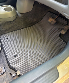 Ворсовые коврики на Toyota Vitz I 1998 - 2005 в Нижнем Новгороде